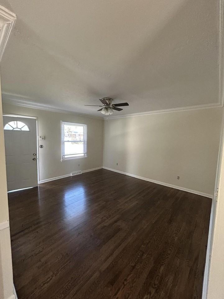 2209 Jasmine Dr - Photo 3 of 10