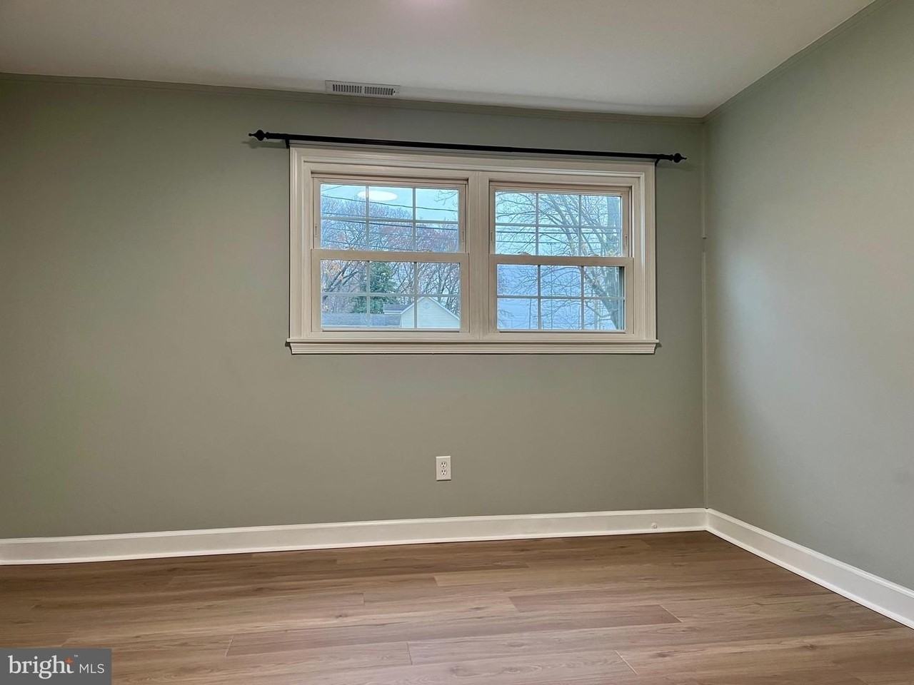 810 S Harmony Rd - Photo 4 of 18