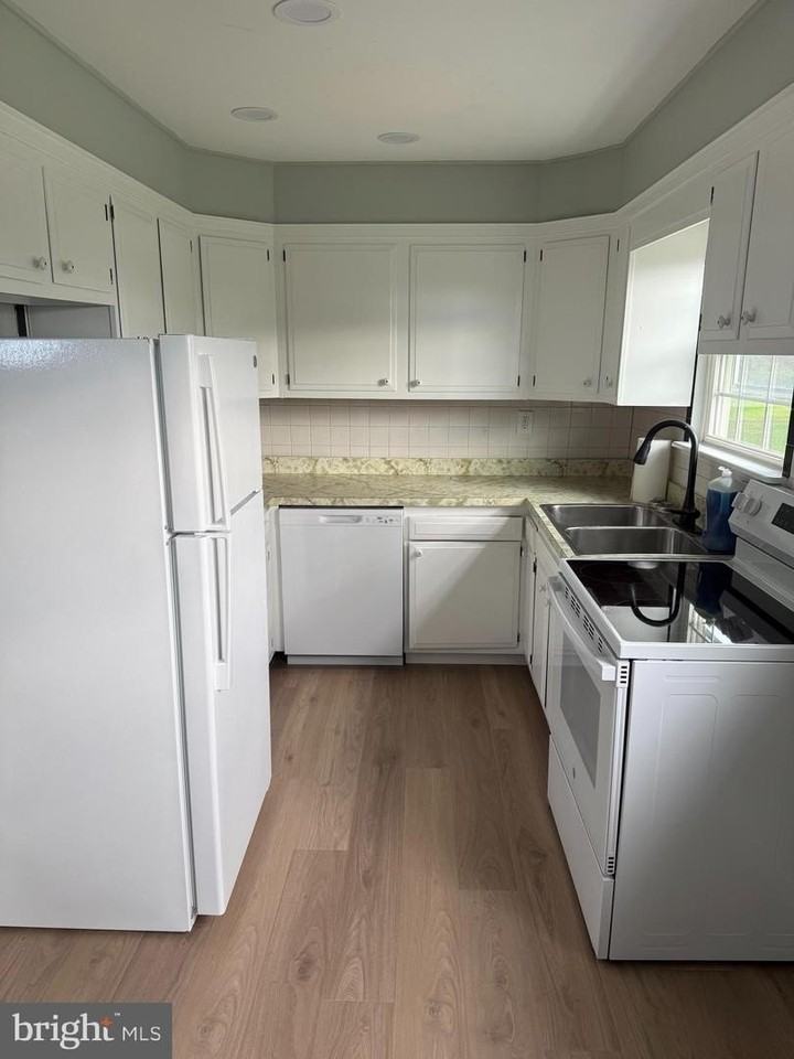 810 S Harmony Rd - Photo 7 of 18