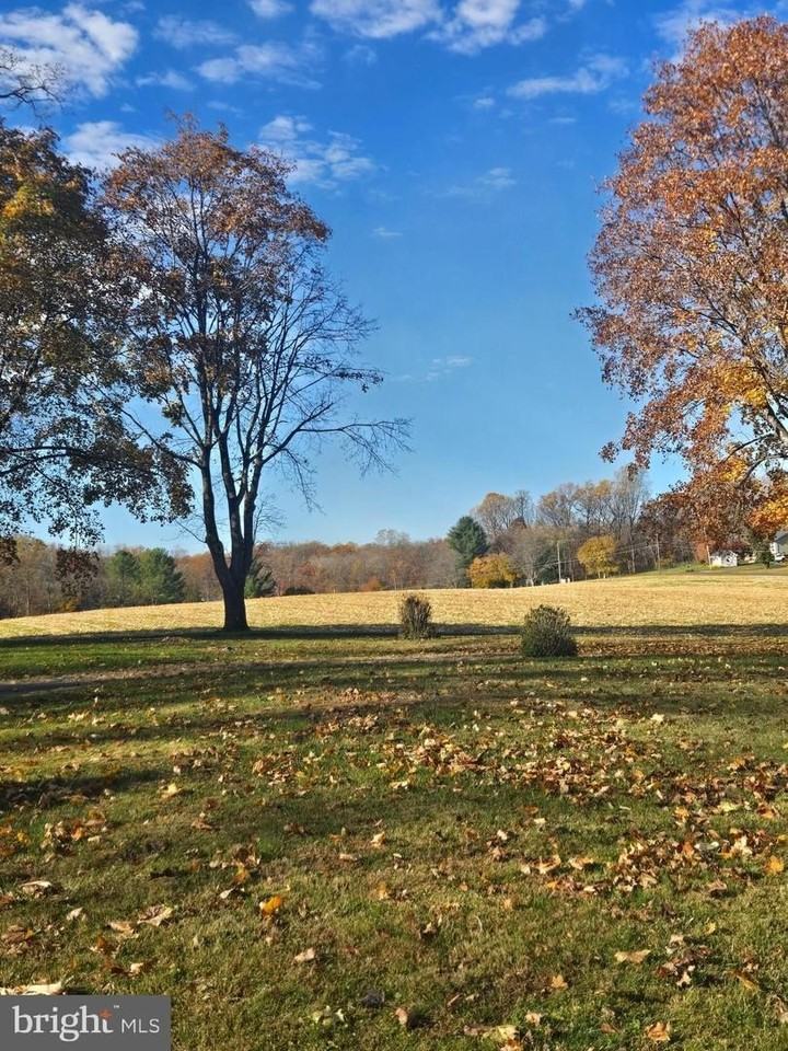 1903 Glen Cove Rd - Photo 3 of 20