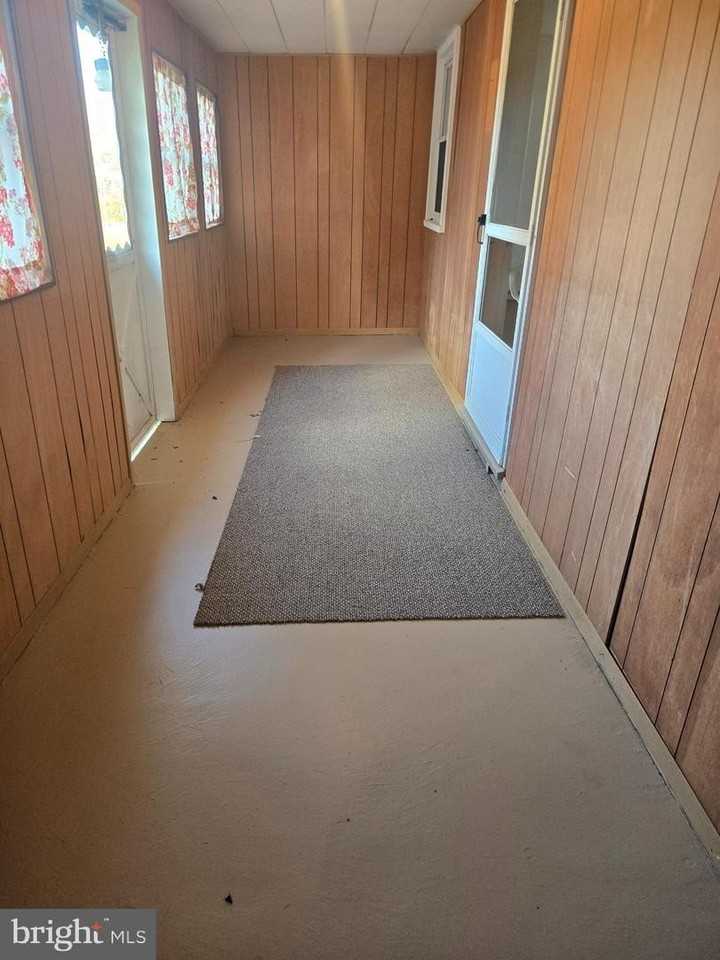 1903 Glen Cove Rd - Photo 6 of 20