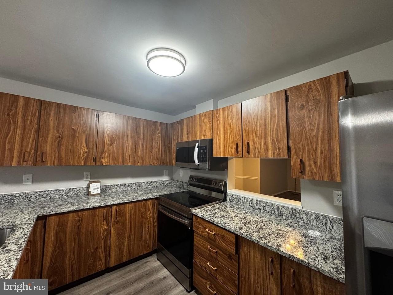 9728 Summer Park Ct - Photo 3 of 28