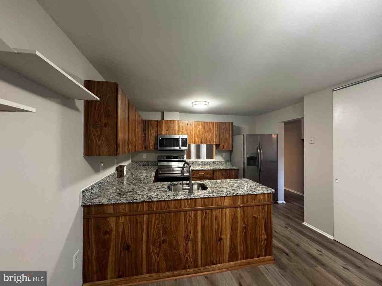 9728 Summer Park Ct - Photo 4 of 28