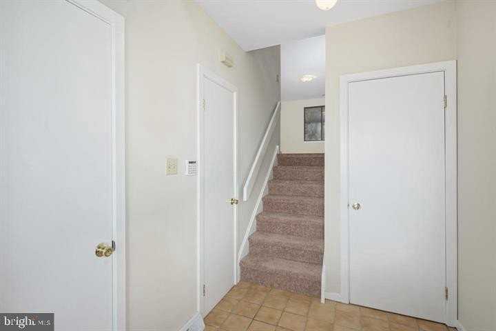 468 Lynetree Dr - Photo 2 of 50