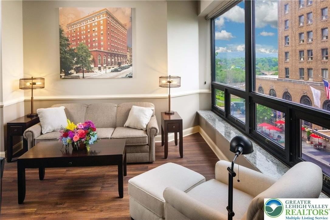 462 Main St - Photo 5 of 11