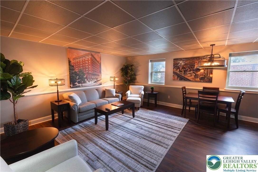 462 Main St - Photo 6 of 11