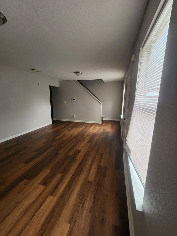 281 Bond Avenue - Photo 2 of 8