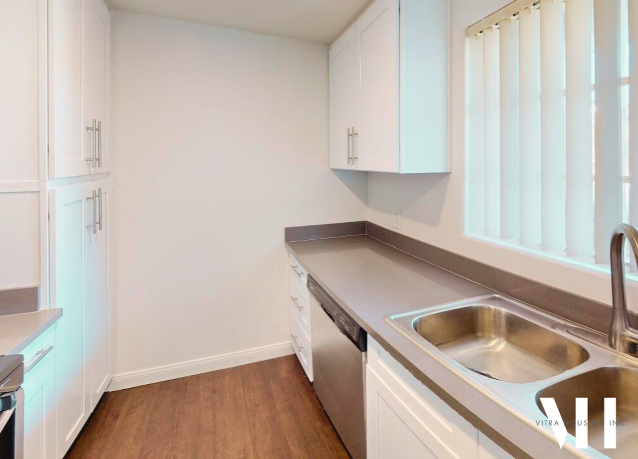 Portland Place: 2370 Portland Street - Photo 4 of 50