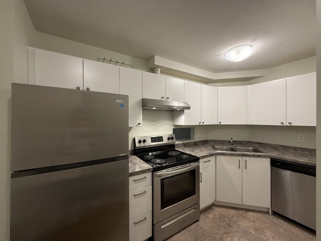 9461 301-9461 College St #1 - Photo 2 of 11