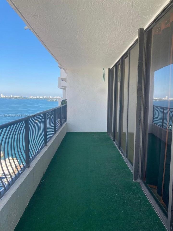 555 Ne 15th St #25G - Photo 7 of 22