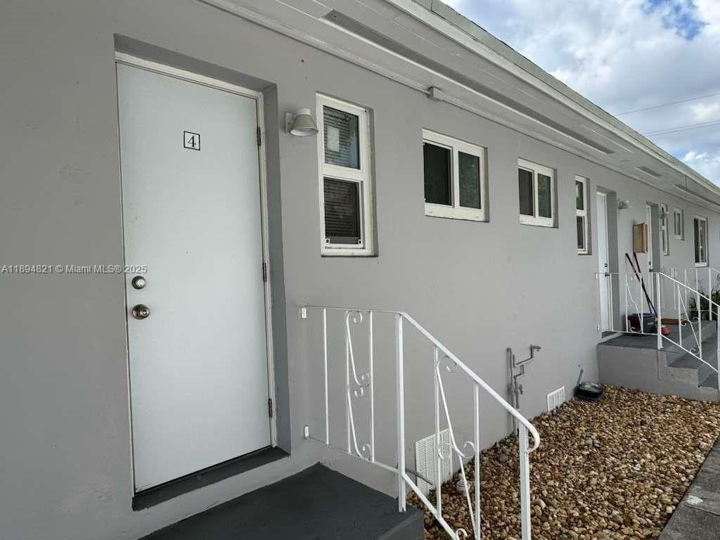 885 Southwest 29th Avenue #4 - Photo 2 of 11