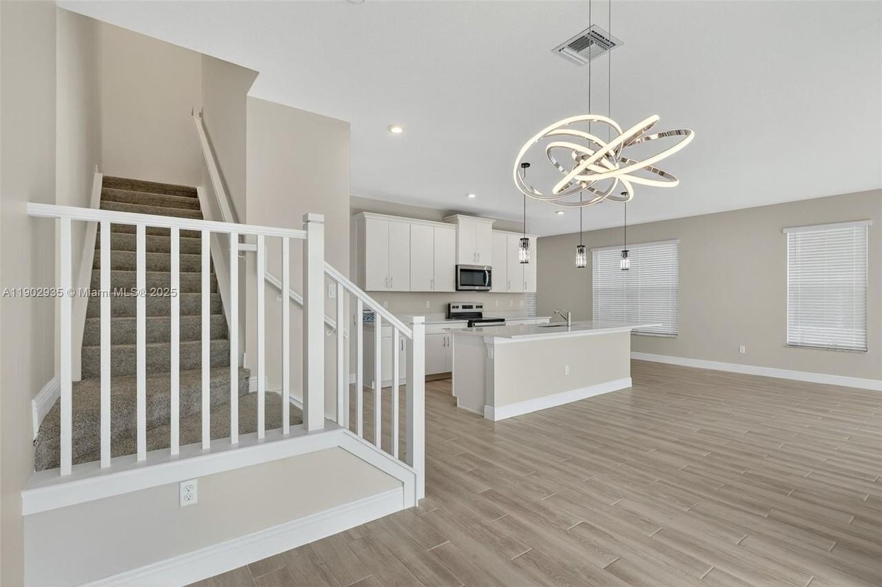 3508 Nw Solange Ct #0 - Photo 7 of 50