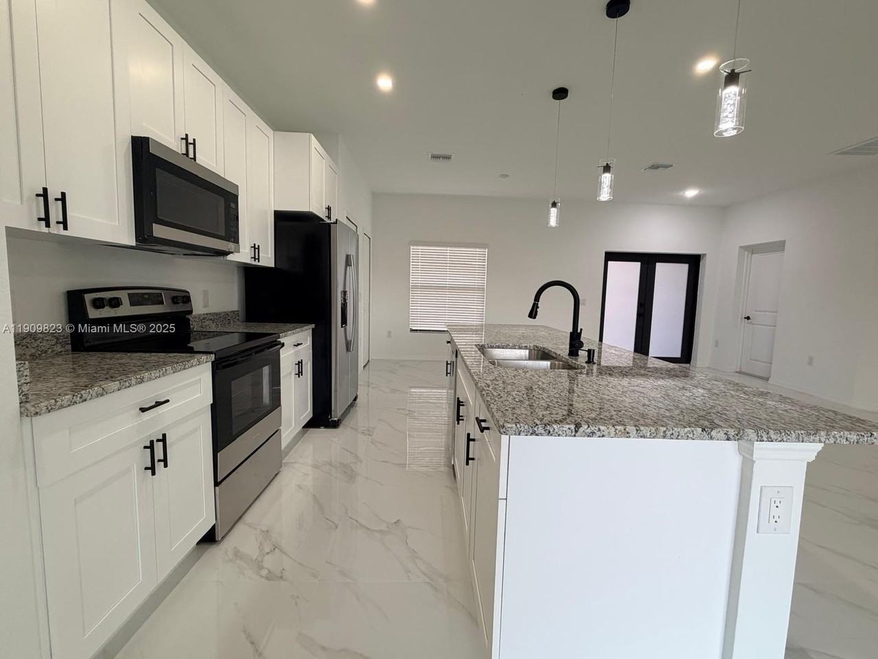 2706 72nd St W - Photo 4 of 21