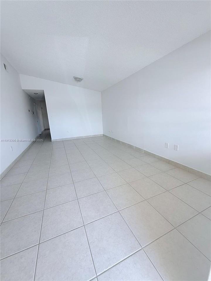 6430 W 25th Ln - Photo 4 of 20