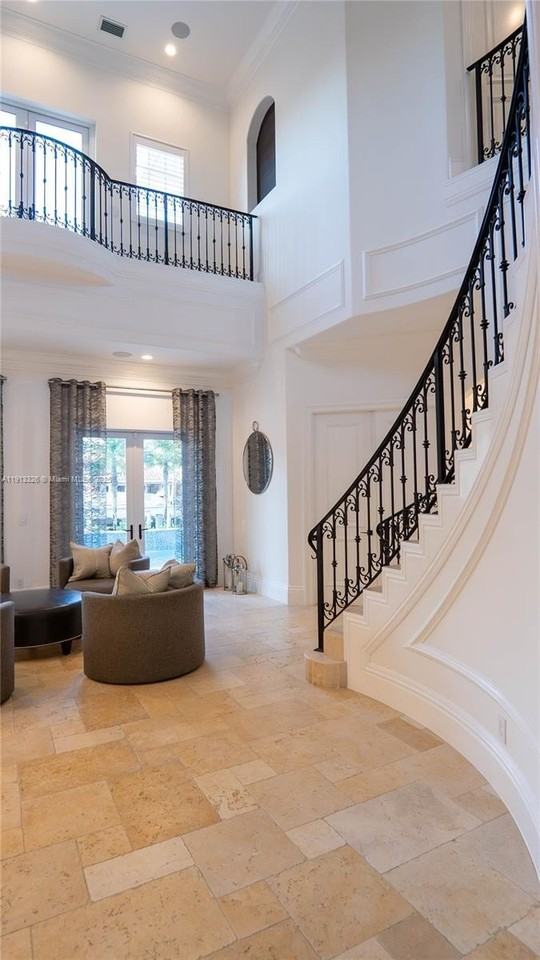 959 Eve St - Photo 6 of 50