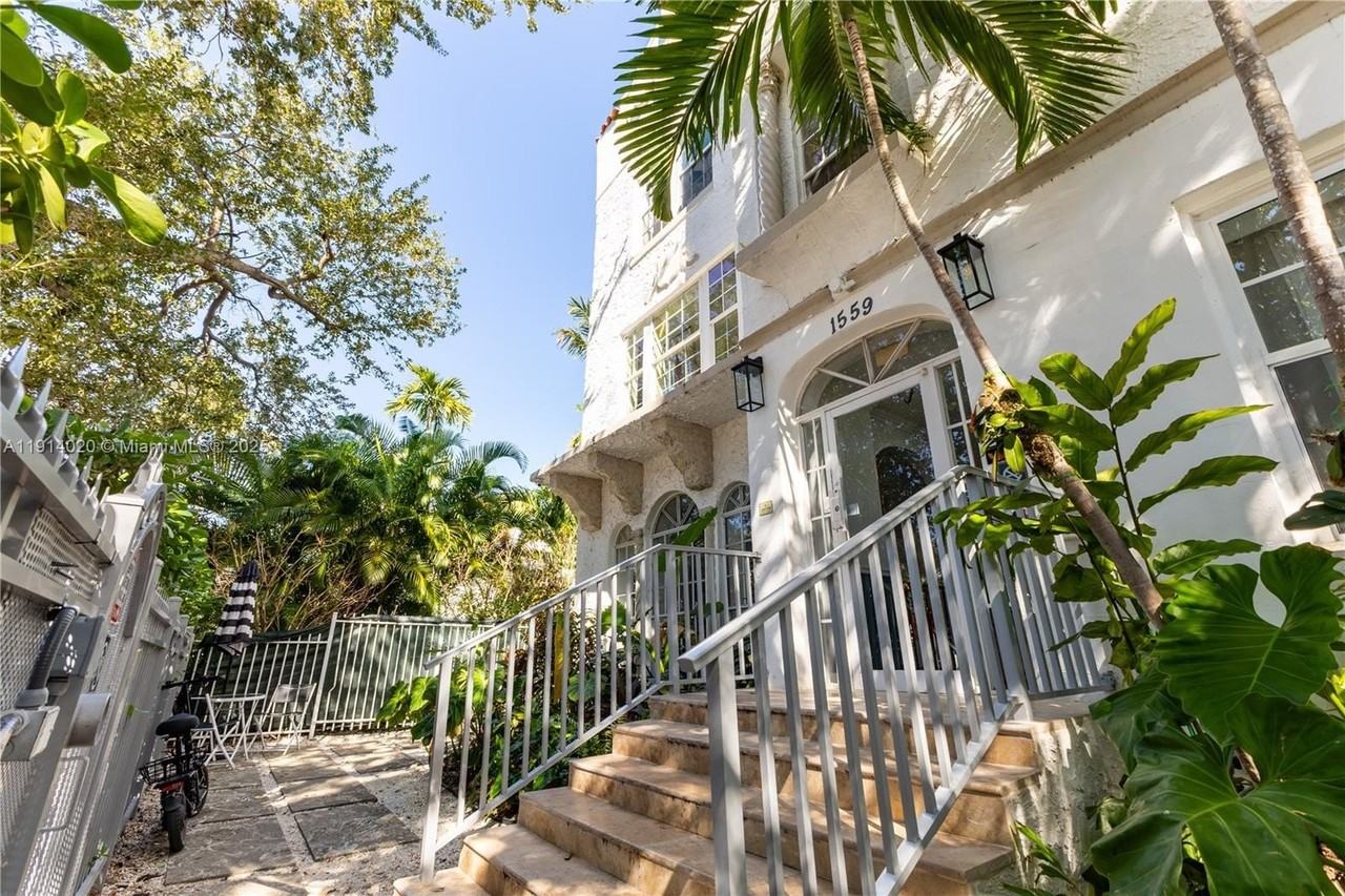 1559 Michigan Ave #303 - Photo 2 of 21