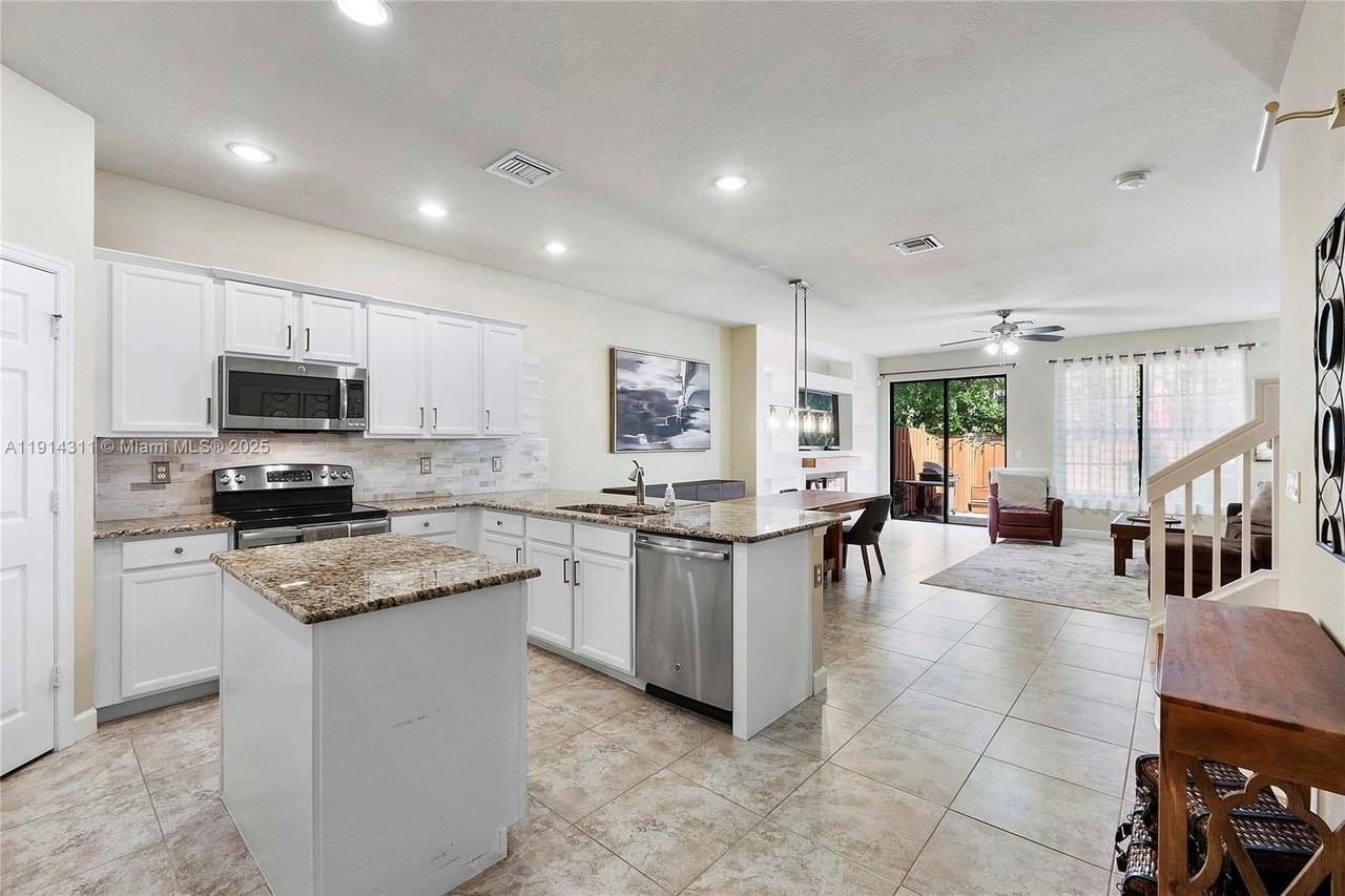 10450 Wellington Parc Dr #10450 - Photo 5 of 30