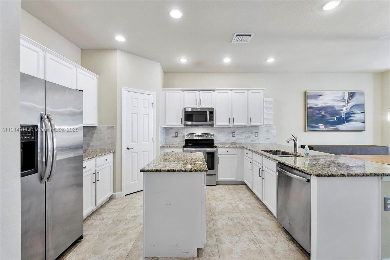 10450 Wellington Parc Dr #10450 - Photo 6 of 30