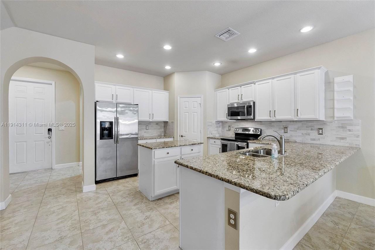 10450 Wellington Parc Dr #10450 - Photo 7 of 30