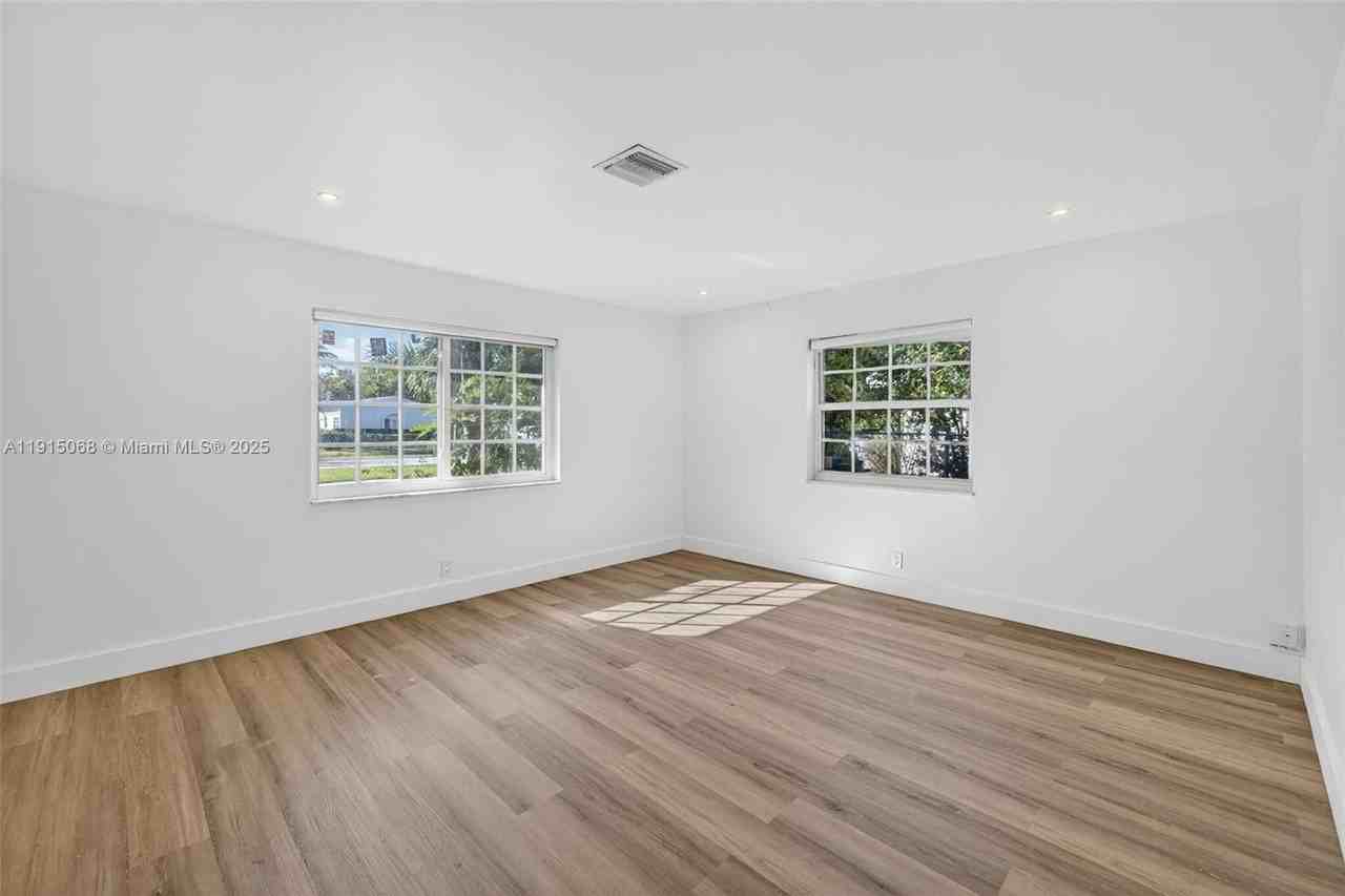 11301 Nw 39th St #W - Photo 6 of 30