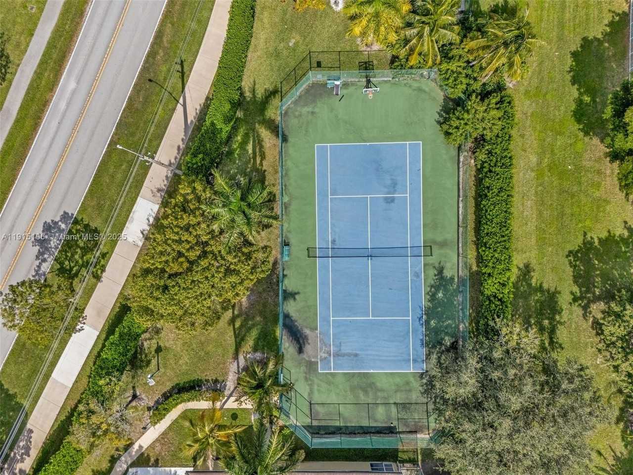 7607 Nw 70th Way - Photo 4 of 25