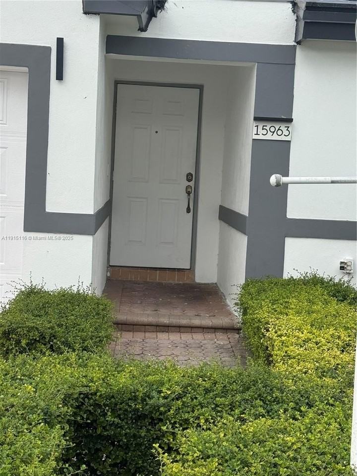 15963 Southwest 82nd Street #0 - Photo 2 of 15