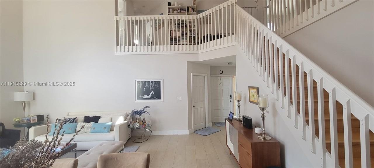 1055 Yellow Birch Ter - Photo 3 of 40