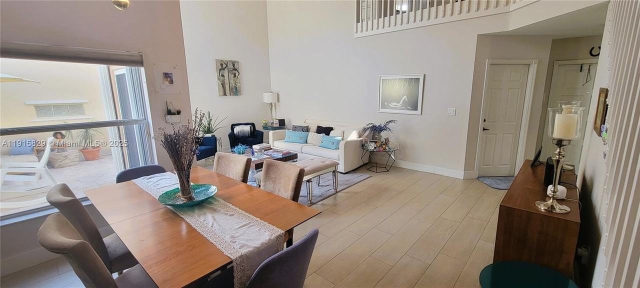 1055 Yellow Birch Ter - Photo 4 of 40