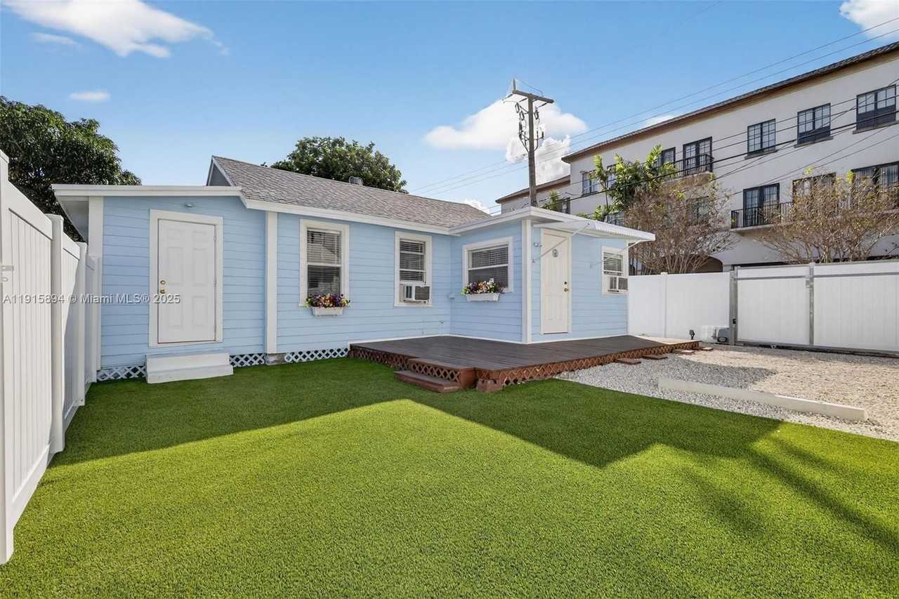 123 N Ocean Breeze #B