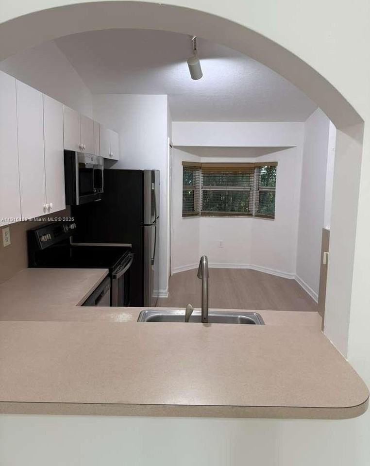 1300 Se 31st Ct #203-36 - Photo 5 of 18