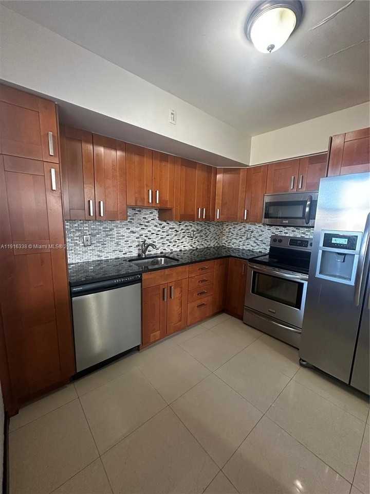 2421 N 57th Ter #0 - Photo 5 of 42