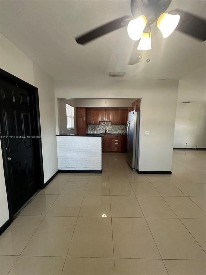 2421 N 57th Ter #0 - Photo 6 of 42