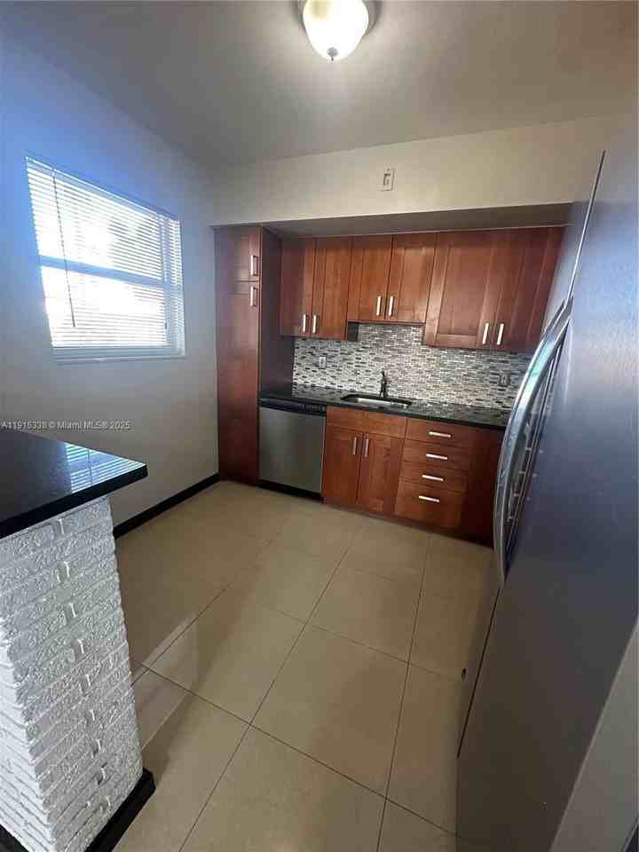 2421 N 57th Ter #0 - Photo 7 of 42