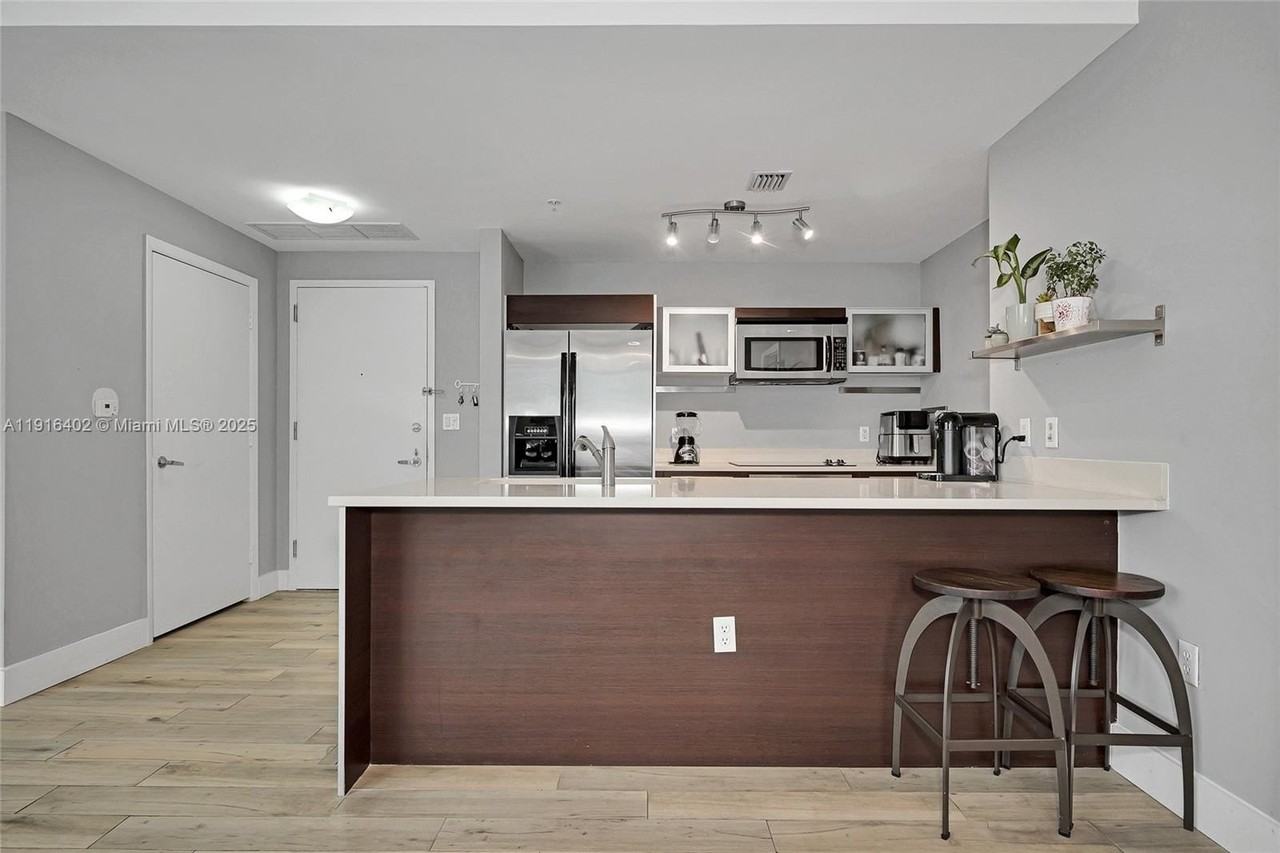 1900 North Bayshore Drive #4019 - Photo 2 of 32