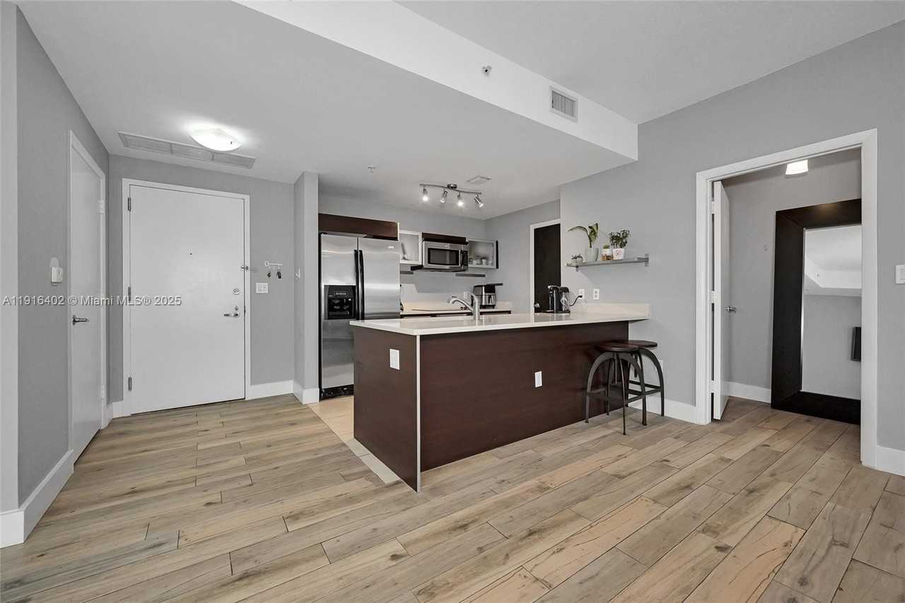 1900 North Bayshore Drive #4019 - Photo 5 of 32