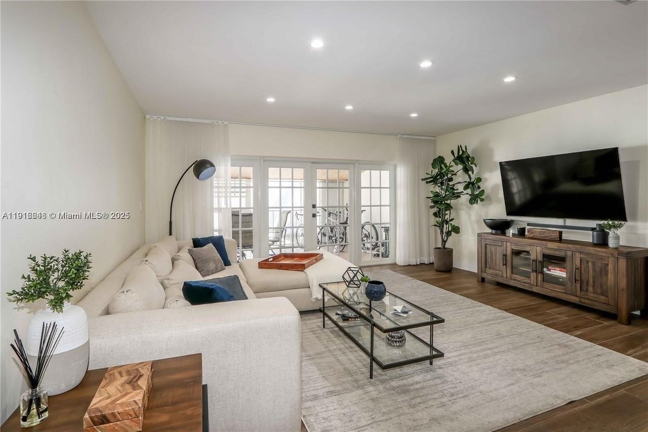 16509 Fox Den Ct - Photo 3 of 21