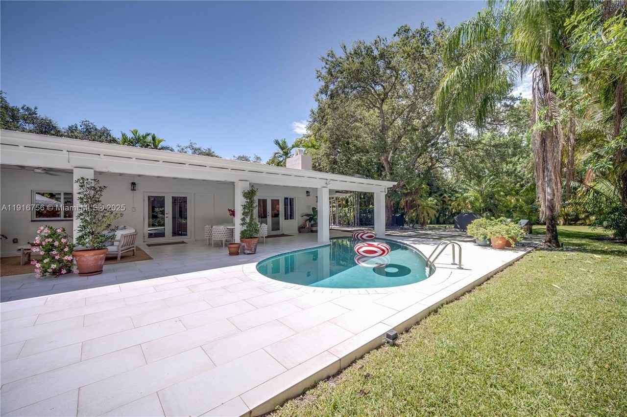 11905 Sw 67th Ave #0 - Photo 5 of 33