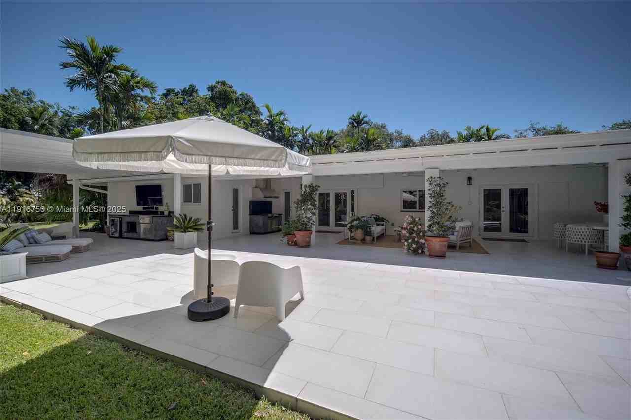 11905 Sw 67th Ave #0 - Photo 6 of 33