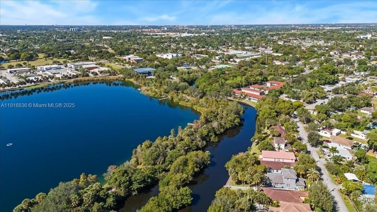 413 Nw 23rd Ave #1 - Photo 2 of 16