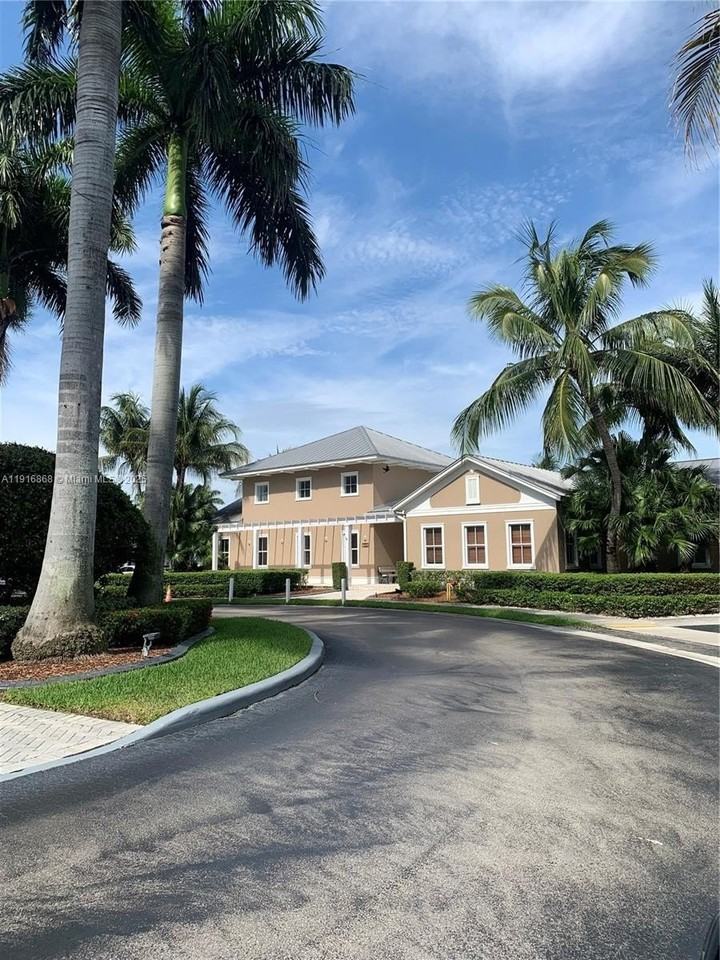 10771 Nw 76th Ln #10771 - Photo 2 of 8