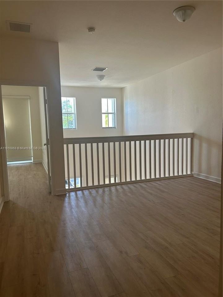 10771 Nw 76th Ln #10771 - Photo 7 of 8