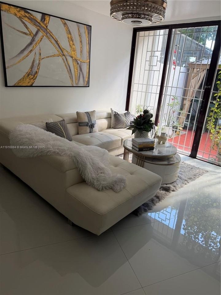 13198 Southwest 10th Terrace Drive - Photo 4 of 30