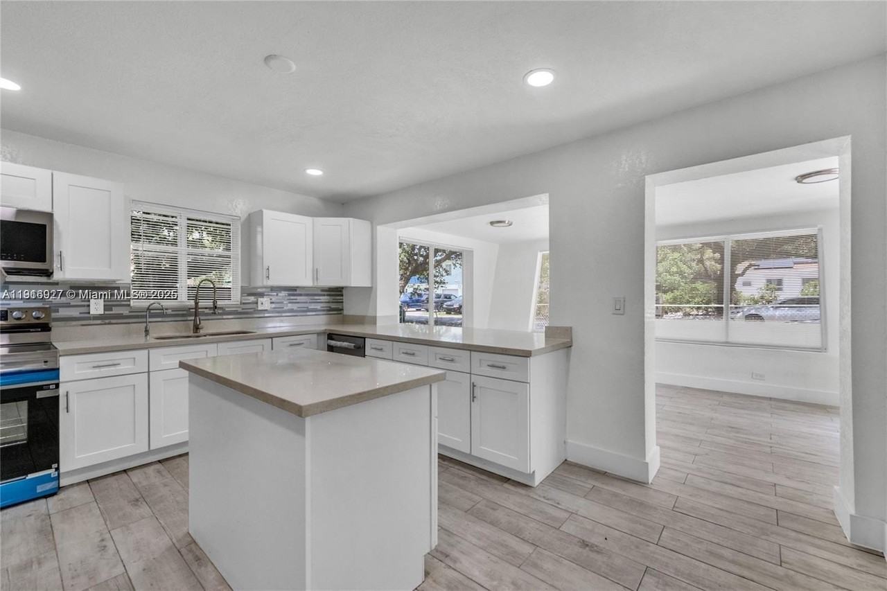 16200 Ne 3rd Ave #A - Photo 5 of 12