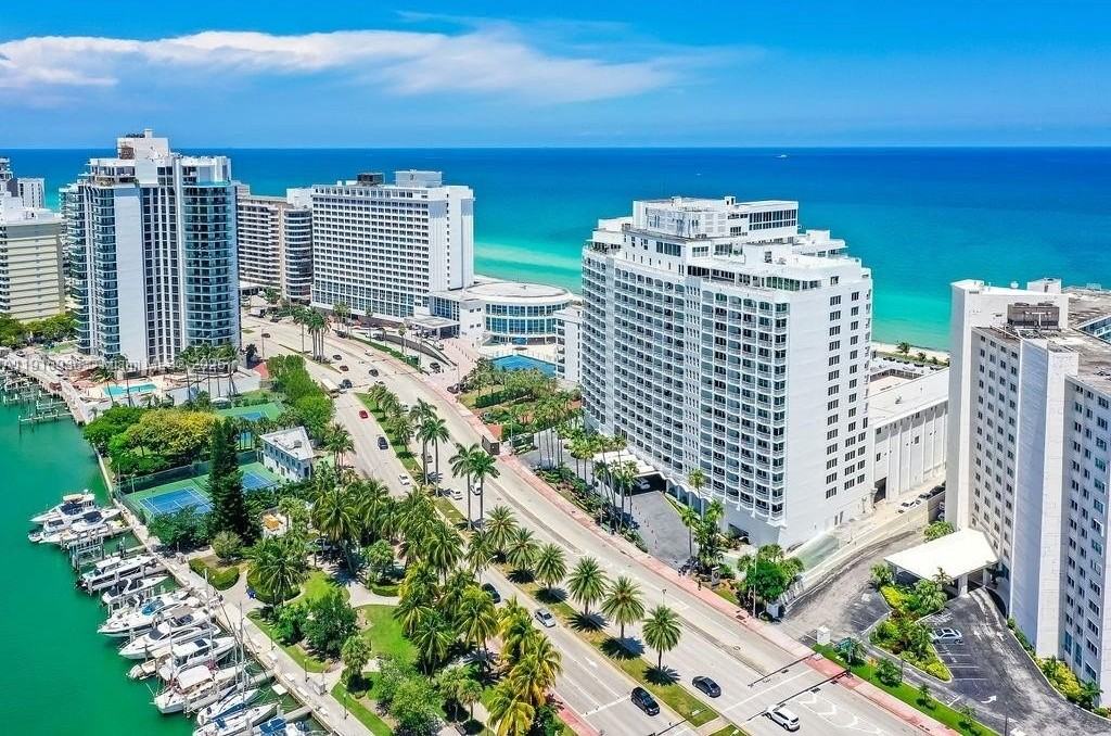 5401 Collins Avenue #1512 - Photo 2 of 40