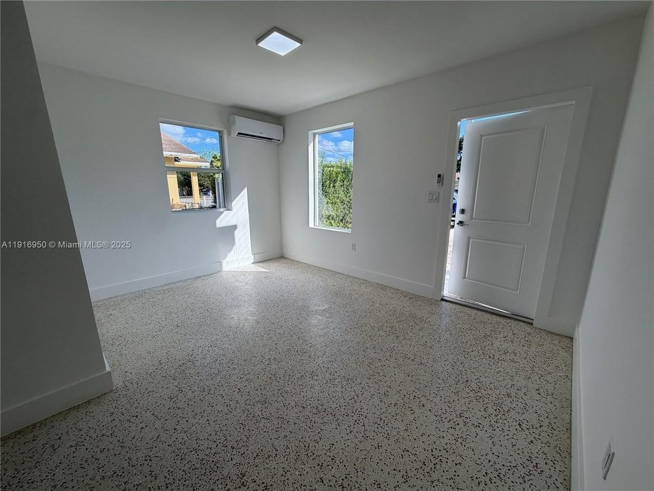 2784 Sw 31st Pl #2784 - Photo 4 of 15