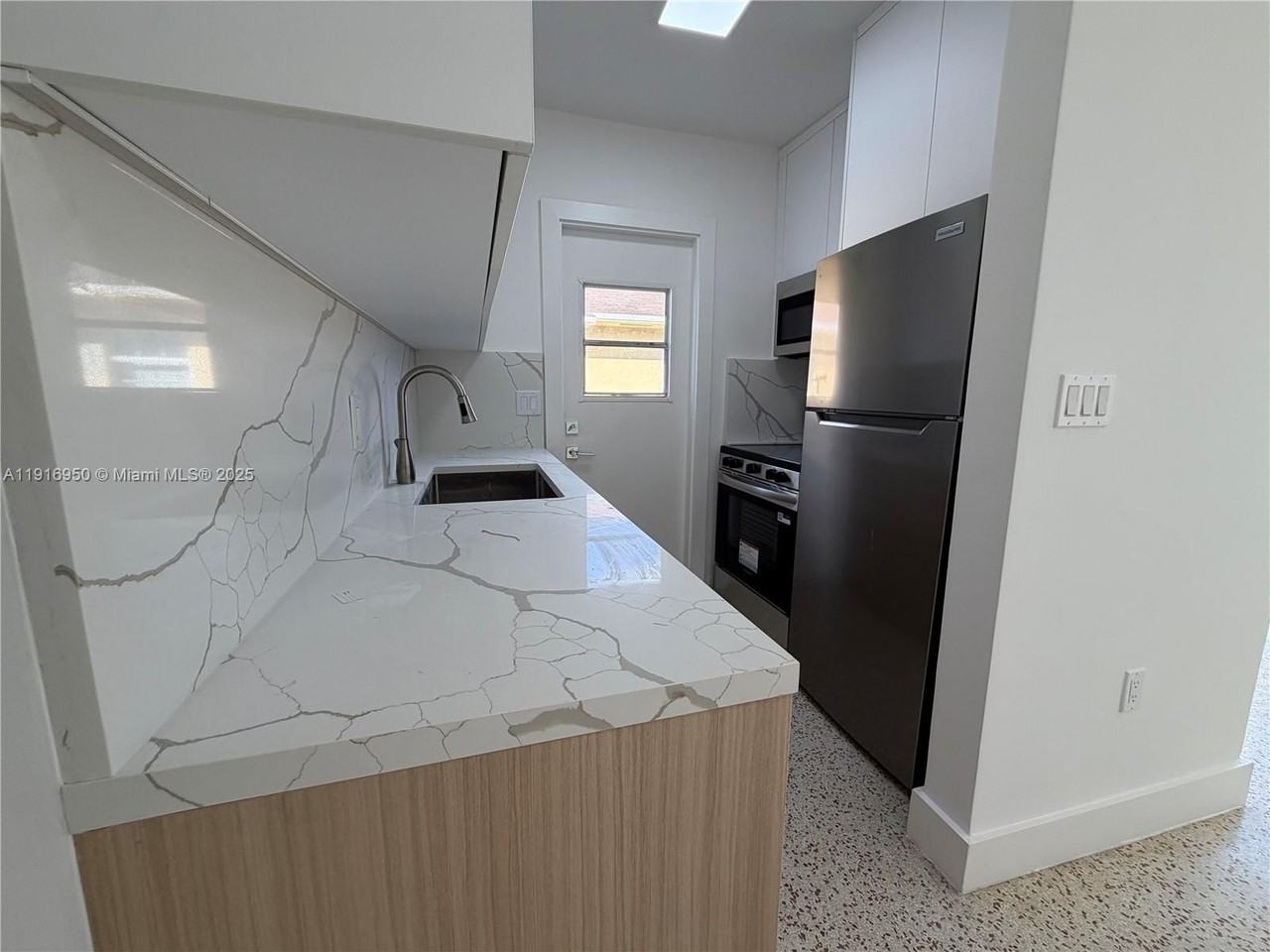 2784 Sw 31st Pl #2784 - Photo 6 of 15