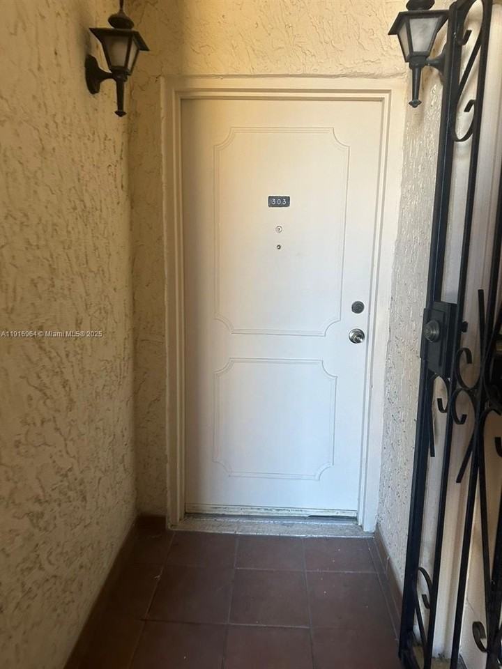 1051 Sw 1st St #303 - Photo 3 of 18