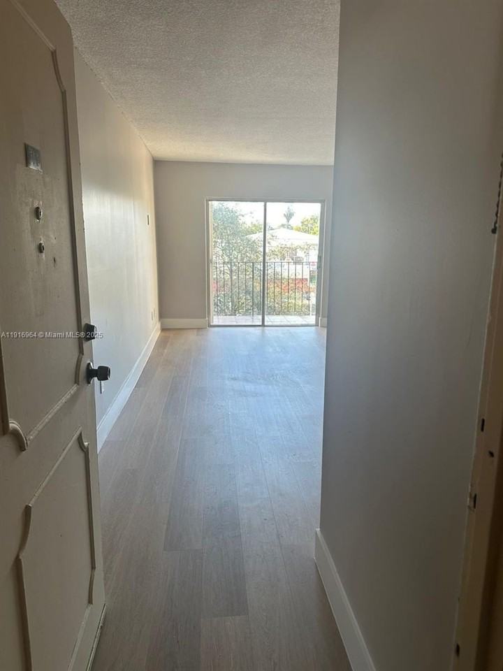 1051 Sw 1st St #303 - Photo 4 of 18