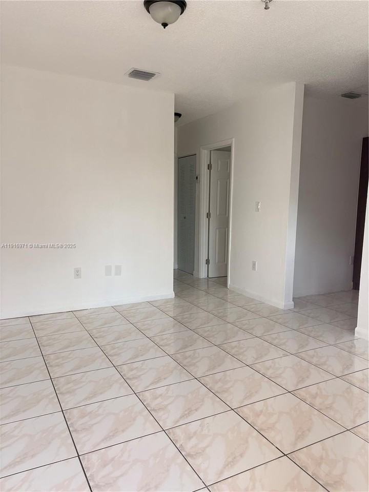 10805 Southwest 86th Street #15 - Photo 7 of 17