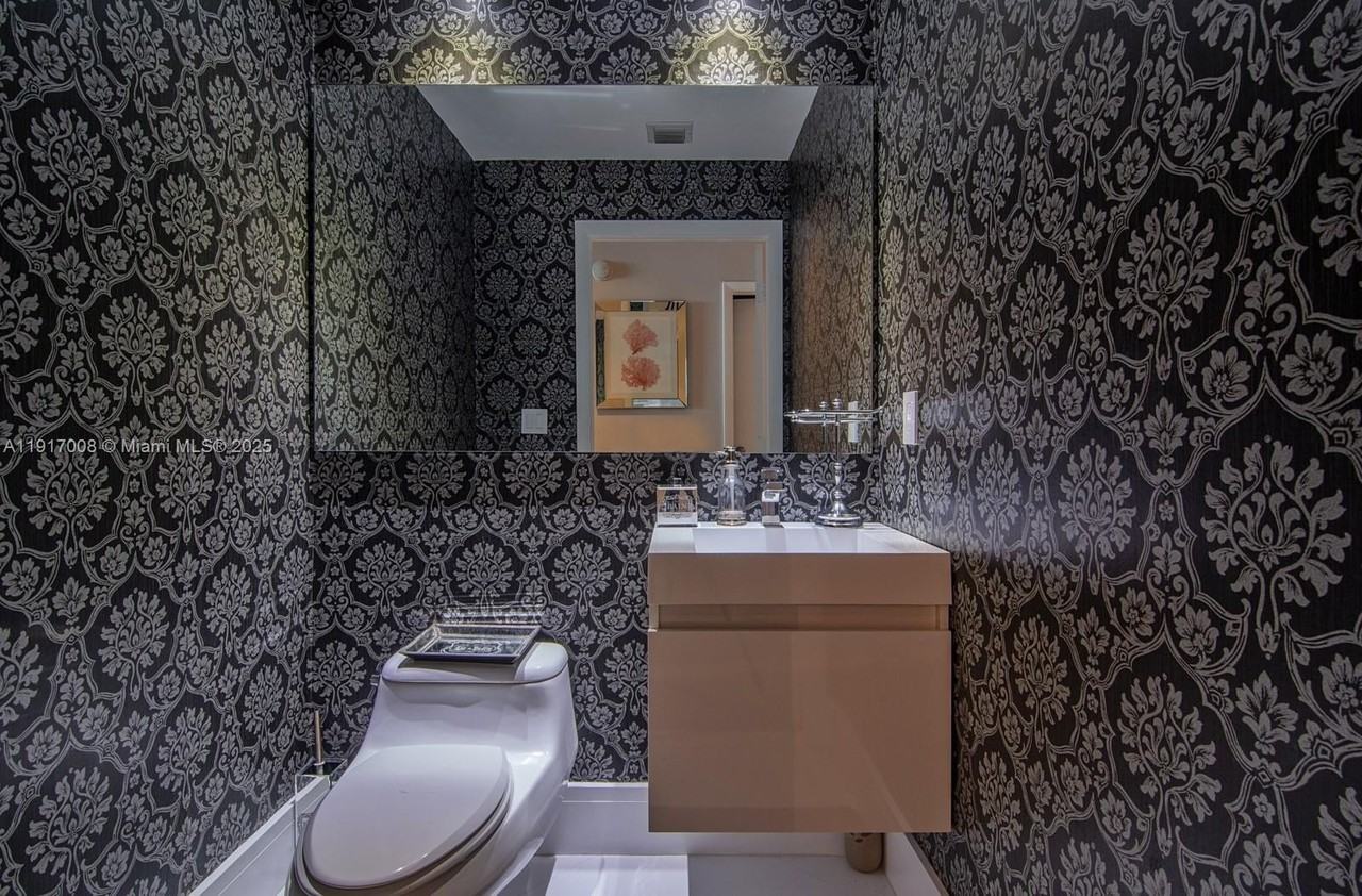 3340 Ne 190th St #909 - Photo 5 of 14